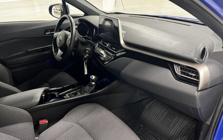 Toyota C-HR I рестайлинг, 2019 год, 2 399 000 рублей, 15 фотография