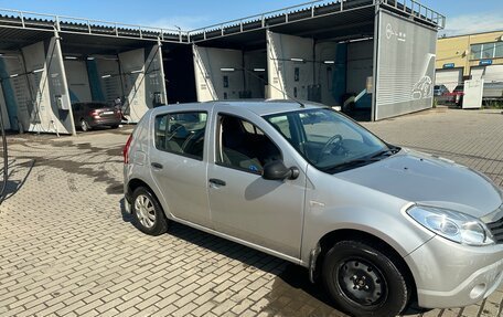 Renault Sandero I, 2014 год, 385 000 рублей, 2 фотография