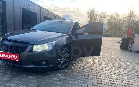 Chevrolet Cruze II, 2010 год, 530 000 рублей, 2 фотография