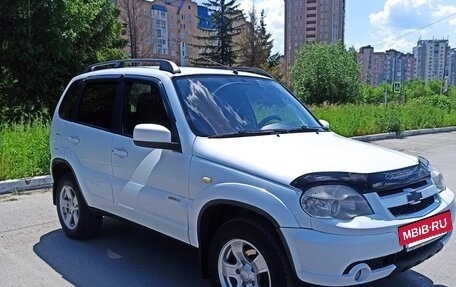 Chevrolet Niva I рестайлинг, 2016 год, 585 000 рублей, 3 фотография
