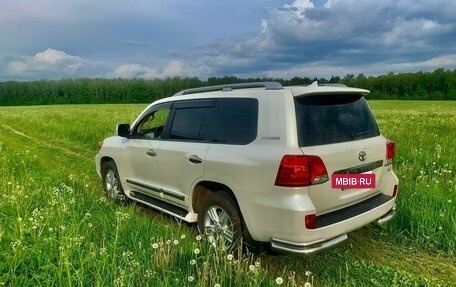 Toyota Land Cruiser 200, 2015 год, 4 200 000 рублей, 2 фотография