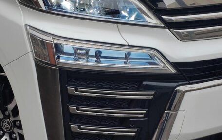 Toyota Vellfire II, 2019 год, 4 300 000 рублей, 13 фотография
