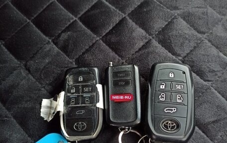 Toyota Vellfire II, 2019 год, 4 300 000 рублей, 7 фотография