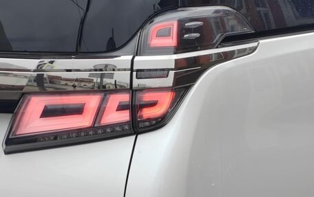 Toyota Vellfire II, 2019 год, 4 300 000 рублей, 20 фотография