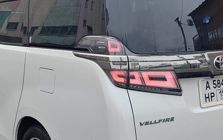 Toyota Vellfire II, 2019 год, 4 300 000 рублей, 18 фотография