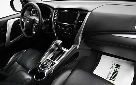Mitsubishi Pajero Sport III рестайлинг, 2019 год, 3 145 000 рублей, 13 фотография
