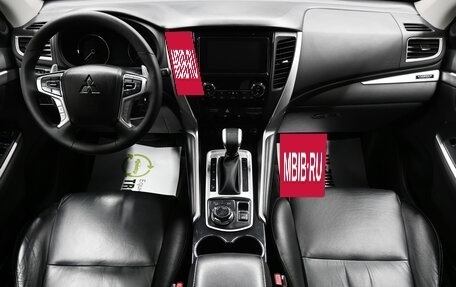 Mitsubishi Pajero Sport III рестайлинг, 2019 год, 3 145 000 рублей, 10 фотография