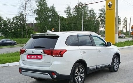 Mitsubishi Outlander III рестайлинг 3, 2019 год, 2 669 000 рублей, 6 фотография