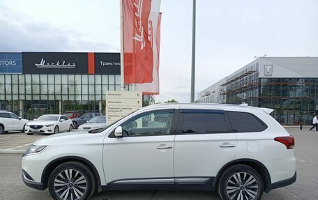 Mitsubishi Outlander III рестайлинг 3, 2019 год, 2 669 000 рублей, 10 фотография