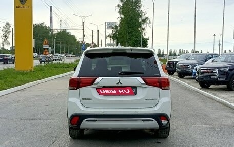 Mitsubishi Outlander III рестайлинг 3, 2019 год, 2 669 000 рублей, 7 фотография