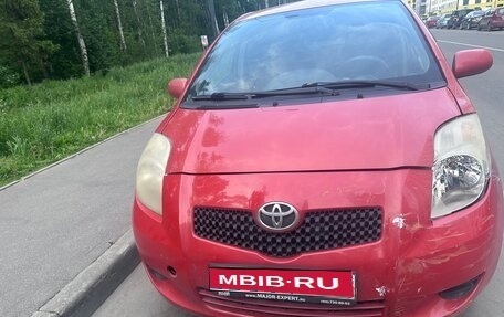 Toyota Yaris III рестайлинг, 2007 год, 350 000 рублей, 1 фотография