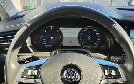 Volkswagen Touareg III, 2018 год, 5 500 000 рублей, 10 фотография