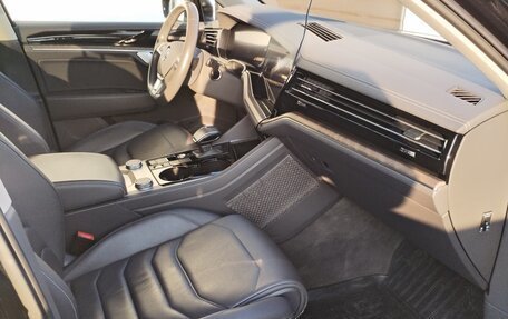 Volkswagen Touareg III, 2018 год, 5 500 000 рублей, 13 фотография