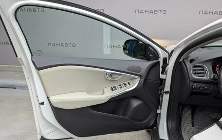 Volvo V40 Cross Country I, 2014 год, 1 599 000 рублей, 10 фотография