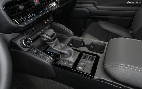 Toyota Land Cruiser Prado, 2024 год, 8 500 000 рублей, 15 фотография