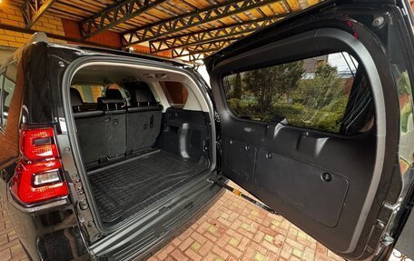 Toyota Land Cruiser Prado 150 рестайлинг 2, 2022 год, 4 580 000 рублей, 11 фотография
