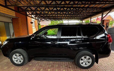 Toyota Land Cruiser Prado 150 рестайлинг 2, 2022 год, 4 580 000 рублей, 9 фотография