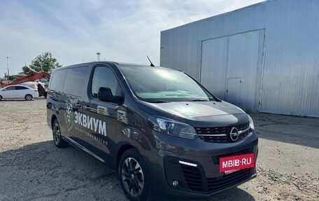Opel Zafira Life I, 2021 год, 3 700 000 рублей, 2 фотография