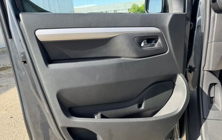 Opel Zafira Life I, 2021 год, 3 700 000 рублей, 12 фотография