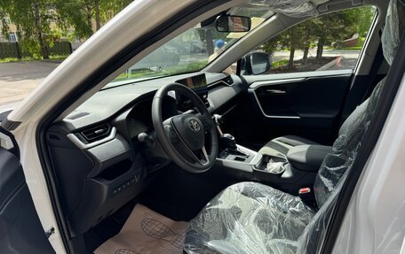 Toyota RAV4, 2025 год, 3 800 000 рублей, 7 фотография