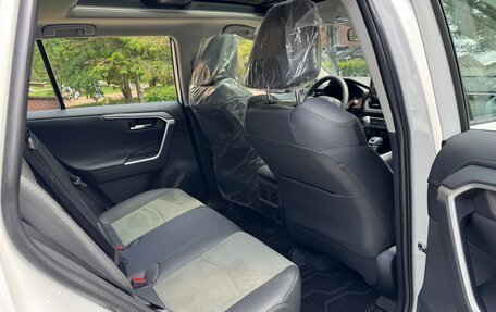 Toyota RAV4, 2025 год, 3 800 000 рублей, 13 фотография