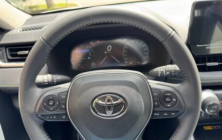 Toyota RAV4, 2025 год, 3 800 000 рублей, 10 фотография