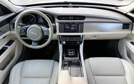 Jaguar XF II, 2017 год, 2 000 000 рублей, 21 фотография