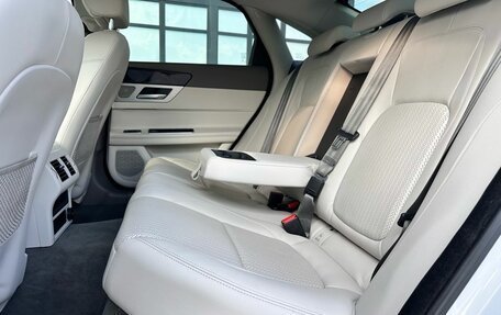 Jaguar XF II, 2017 год, 2 000 000 рублей, 29 фотография