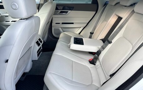 Jaguar XF II, 2017 год, 2 000 000 рублей, 28 фотография