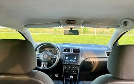 Volkswagen Polo VI (EU Market), 2012 год, 1 100 000 рублей, 24 фотография