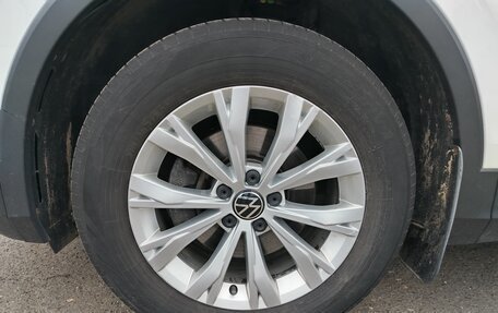 Volkswagen Tiguan II, 2021 год, 2 384 000 рублей, 23 фотография