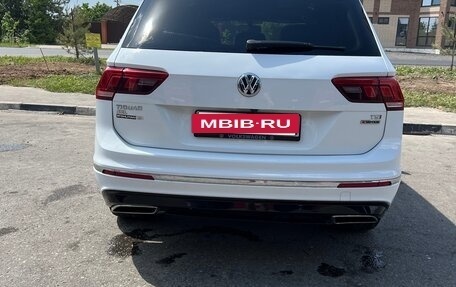 Volkswagen Tiguan II, 2018 год, 2 850 000 рублей, 2 фотография