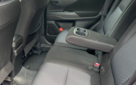 Mitsubishi Outlander III рестайлинг 3, 2016 год, 1 700 000 рублей, 8 фотография