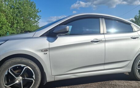 Hyundai Solaris II рестайлинг, 2015 год, 1 100 000 рублей, 4 фотография