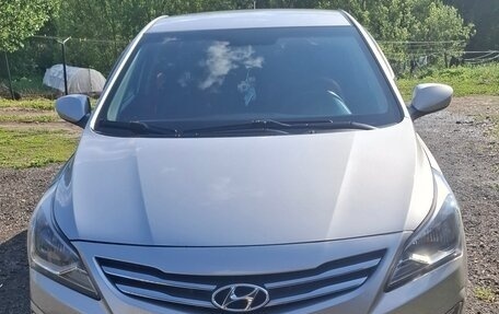 Hyundai Solaris II рестайлинг, 2015 год, 1 100 000 рублей, 2 фотография