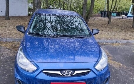 Hyundai Solaris II рестайлинг, 2013 год, 750 000 рублей, 2 фотография