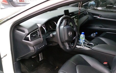 Toyota Camry, 2019 год, 2 700 000 рублей, 4 фотография