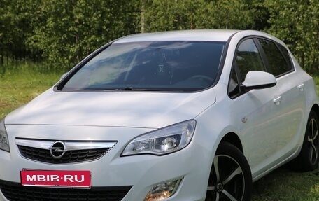 Opel Astra J, 2012 год, 585 000 рублей, 1 фотография