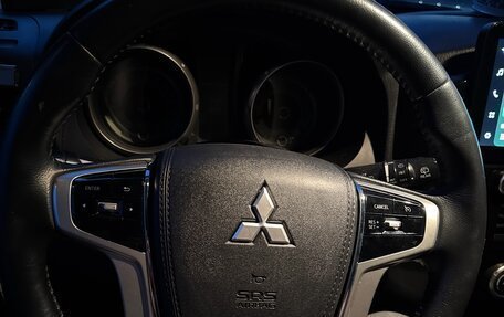 Mitsubishi Pajero IV, 2011 год, 1 750 000 рублей, 6 фотография