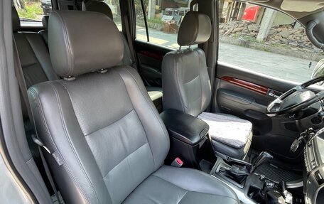 Toyota Land Cruiser Prado 120 рестайлинг, 2006 год, 2 500 000 рублей, 6 фотография