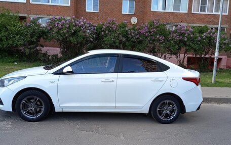 Hyundai Solaris II рестайлинг, 2018 год, 1 000 000 рублей, 3 фотография