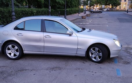 Mercedes-Benz E-Класс, 2004 год, 540 000 рублей, 3 фотография