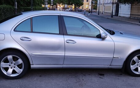 Mercedes-Benz E-Класс, 2004 год, 540 000 рублей, 10 фотография