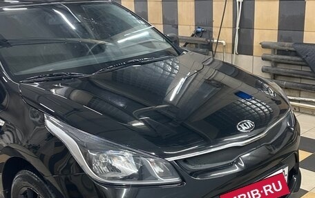 KIA Rio IV, 2018 год, 1 050 000 рублей, 2 фотография