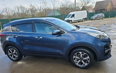 KIA Sportage IV рестайлинг, 2020 год, 2 380 000 рублей, 3 фотография