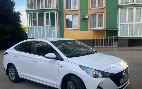 Hyundai Solaris II рестайлинг, 2021 год, 1 950 000 рублей, 4 фотография
