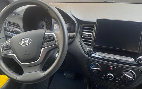 Hyundai Solaris II рестайлинг, 2021 год, 1 950 000 рублей, 12 фотография