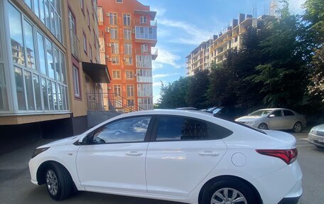 Hyundai Solaris II рестайлинг, 2021 год, 1 950 000 рублей, 6 фотография