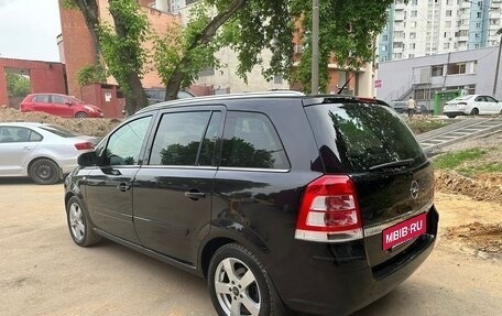 Opel Zafira B, 2011 год, 825 000 рублей, 3 фотография
