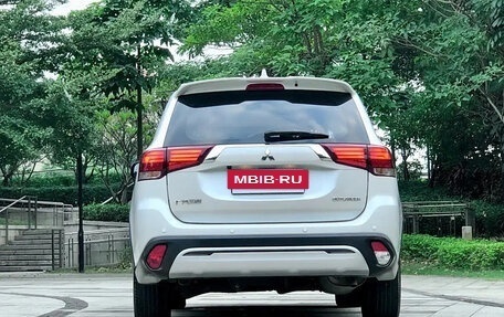 Mitsubishi Outlander III рестайлинг 3, 2021 год, 1 900 000 рублей, 6 фотография